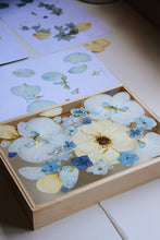 Load image into Gallery viewer, Bridal Bouquet- Re Creation Frame