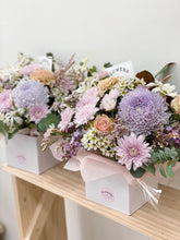 Load image into Gallery viewer, Florists choice Box
