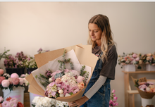 Load image into Gallery viewer, Flower Delivery Subscription