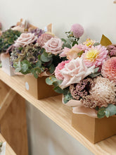 Load image into Gallery viewer, Florists choice Box
